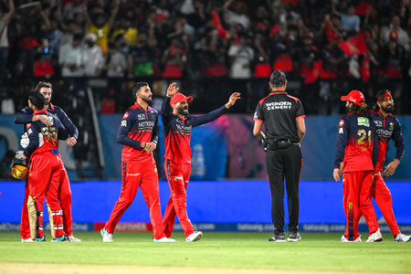 आईपीएल 2026 : इन दमदार रिकॉर्ड्स के साथ आरसीबी ने मारी खिताबी मुकाबले में एंट्री
