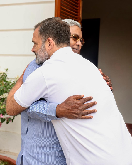 Siddaramaiah Meets Rahul Gandhi After Resigning as Karnataka CM