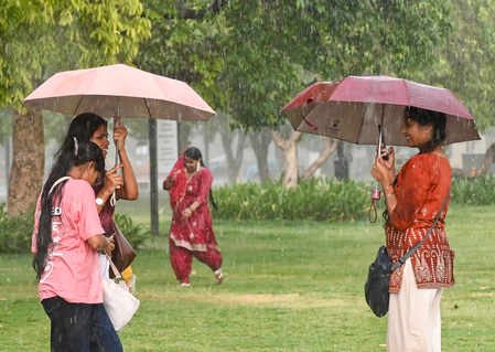 एनसीआर में मौसम का बड़ा बदलाव ऑरेंज और येलो अलर्ट जारी, आंधी-बारिश से राहत के आसार एनसीआर में मौसम का बड़ा बदलाव ऑरेंज और येलो अलर्ट जारी, आंधी-बारिश से राहत के आसार