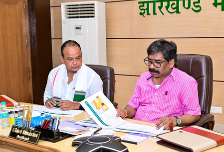 प्रत्येक नागरिक को गुणवत्तापूर्ण एवं सुलभ स्वास्थ्य सेवाएं उपलब्ध कराना सरकार की प्राथमिकता सीएम हेमंत सोरेन प्रत्येक नागरिक को गुणवत्तापूर्ण एवं सुलभ स्वास्थ्य सेवाएं उपलब्ध कराना सरकार की प्राथमिकता सीएम हेमंत सोरेन