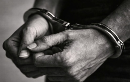 बांद्रा में बिना अनुमति उड़ाए गए 250 ड्रोन, दो लोग गिरफ्तार, लाखों का उपकरण जब्त बांद्रा में बिना अनुमति उड़ाए गए 250 ड्रोन, दो लोग गिरफ्तार, लाखों का उपकरण जब्त