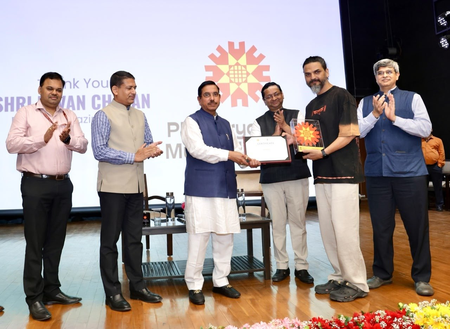 पीएम सूर्य घर मुफ्त बिजली योजना के दो साल प्रह्लाद जोशी बोले, रूफटॉप सोलर को तेजी से अपना रहा देश