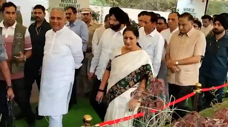 विश्व पर्यावरण दिवस  सीएम रेखा गुप्ता ने कहा, 18 नमो ऑक्सीजन पार्कों के लिए पौधरोपण अभियान शुरू