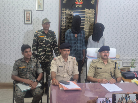 रांचीः पीएलएफआई के लिए 50 लाख रुपए की लेवी लेने पहुंचे दो आरोपी गिरफ्तार, पर्चे और बाइक बरामद