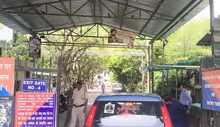 दिल्ली कड़कड़डूमा कोर्ट में लगी आग, दमकल विभाग ने कड़ी मशक्कत के बाद पाया काबू दिल्ली कड़कड़डूमा कोर्ट में लगी आग, दमकल विभाग ने कड़ी मशक्कत के बाद पाया काबू