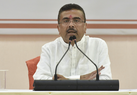 सीएम सुवेंदु अधिकारी ने हिंसा में मारे गए भाजपा कार्यकर्ताओं के परिवार को नौकरी और मुआवजा देने का ऐलान किया सीएम सुवेंदु अधिकारी ने हिंसा में मारे गए भाजपा कार्यकर्ताओं के परिवार को नौकरी और मुआवजा देने का ऐलान किया