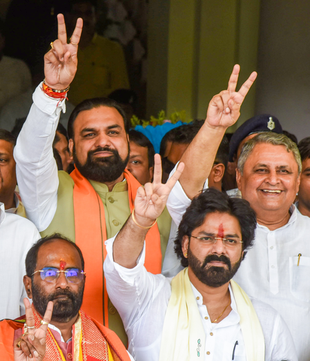 बिहार निशांत बने एमएलसी, पवन सिंह सहित सभी 10 उम्मीदवार निर्विरोध निर्वाचित बिहार निशांत बने एमएलसी, पवन सिंह सहित सभी 10 उम्मीदवार निर्विरोध निर्वाचित