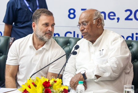 आर्थिक स्थिति, बेरोजगारी, महंगाई से जुड़े मुद्दों पर चर्चा को सर्वदलीय बैठक बुलाए सरकार मल्लिकार्जुन खड़गे आर्थिक स्थिति, बेरोजगारी, महंगाई से जुड़े मुद्दों पर चर्चा को सर्वदलीय बैठक बुलाए सरकार मल्लिकार्जुन खड़गे