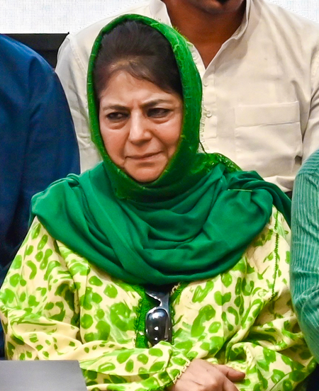 अली खामेनेई को अंतिम विदाई देने के बाद महबूबा मुफ्ती हुईं भावुक, बोलीं- यह पल बेहद दर्दनाक था अली खामेनेई को अंतिम विदाई देने के बाद महबूबा मुफ्ती हुईं भावुक, बोलीं- यह पल बेहद दर्दनाक था
