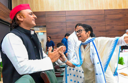 SP’s leader hints at ‘growing distance’ between Akhilesh Yadav and Mamata Banerjee SP’s leader hints at ‘growing distance’ between Akhilesh Yadav and Mamata Banerjee