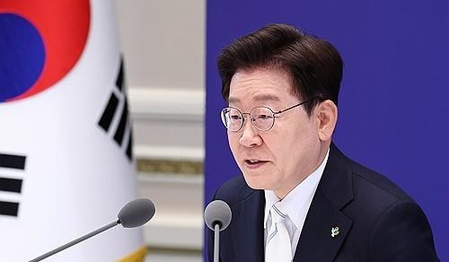 South Korea: Lee vows to secure 'absolute competitiveness' in advanced technologies in his 2nd year South Korea: Lee vows to secure 'absolute competitiveness' in advanced technologies in his 2nd year