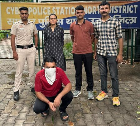 साइबर पुलिस को बड़ी सफलता, मॉर्फ्ड तस्वीरें बनाकर युवतियों को ब्लैकमेल करने वाला आरोपी गिरफ्तार साइबर पुलिस को बड़ी सफलता, मॉर्फ्ड तस्वीरें बनाकर युवतियों को ब्लैकमेल करने वाला आरोपी गिरफ्तार