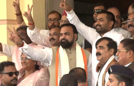 विधान परिषद चुनाव जदयू के निशांत सहित एनडीए के सभी उम्मीदवारों ने दाखिल किया नामांकन विधान परिषद चुनाव जदयू के निशांत सहित एनडीए के सभी उम्मीदवारों ने दाखिल किया नामांकन