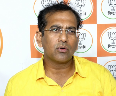टीएमसी नेता जहांगीर खान की गिरफ्तारी पर देबजीत सरकार बोले- कानून से ऊपर कोई नहीं टीएमसी नेता जहांगीर खान की गिरफ्तारी पर देबजीत सरकार बोले- कानून से ऊपर कोई नहीं