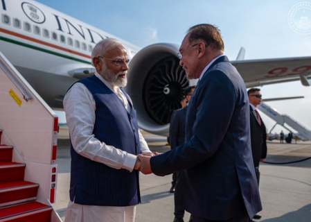 मलेशिया के प्रधानमंत्री अनवर इब्राहिम ने पीएम मोदी को ऐतिहासिक उपलब्धि पर दी बधाई मलेशिया के प्रधानमंत्री अनवर इब्राहिम ने पीएम मोदी को ऐतिहासिक उपलब्धि पर दी बधाई
