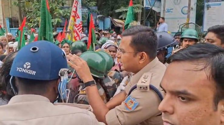 Jharkhand agitators stopped from marching to CM residence in Ranchi, 17 begin hunger strike