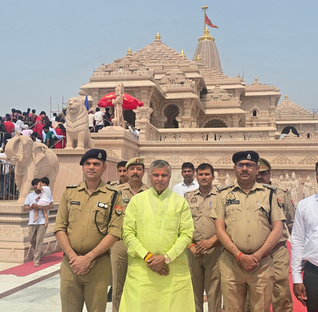 अयोध्या मंत्री धर्मवीर प्रजापति और पूर्व सांसद लालू सिंह ने मंदिर में पूजा-अर्चना कर पीएम मोदी की दीर्घायु की कामना की अयोध्या मंत्री धर्मवीर प्रजापति और पूर्व सांसद लालू सिंह ने मंदिर में पूजा-अर्चना कर पीएम मोदी की दीर्घायु की कामना की