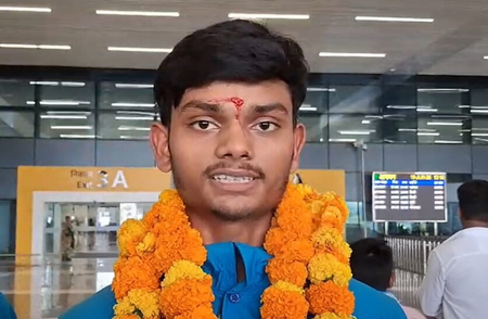 खेल के क्षेत्र में भी रोजगार के भरपूर अवसर, विश्व योगासन चैंपियनशिप में स्वर्ण पदक जीतने के बाद बोले सारांश कुमार खेल के क्षेत्र में भी रोजगार के भरपूर अवसर, विश्व योगासन चैंपियनशिप में स्वर्ण पदक जीतने के बाद बोले सारांश कुमार