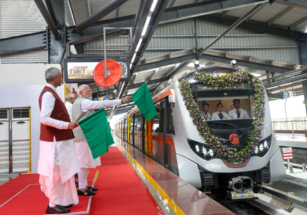 पीएम मोदी नेतृत्व में अहमदाबाद-गांधीनगर मेट्रो ने शहरी कनेक्टिविटी को दी नई रफ्तार पीएम मोदी नेतृत्व में अहमदाबाद-गांधीनगर मेट्रो ने शहरी कनेक्टिविटी को दी नई रफ्तार
