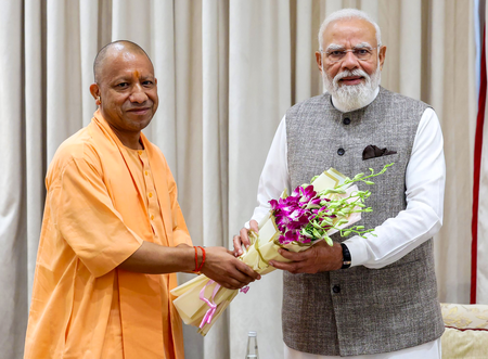 मुख्यमंत्री योगी ने पीएम मोदी से की मुलाकात, सबसे लंबे कार्यकाल को लेकर दी बधाई मुख्यमंत्री योगी ने पीएम मोदी से की मुलाकात, सबसे लंबे कार्यकाल को लेकर दी बधाई