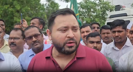 राबड़ी आवास पर मनाया गया लालू यादव का जन्मदिन, तेजस्वी यादव और मीसा भारती ने सरकार को घेरा राबड़ी आवास पर मनाया गया लालू यादव का जन्मदिन, तेजस्वी यादव और मीसा भारती ने सरकार को घेरा