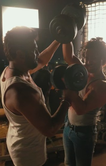 Aayush Sharma takes ‘sweetest co-actor’ Sharad Kelkar’s help for pumping up muscles Aayush Sharma takes ‘sweetest co-actor’ Sharad Kelkar’s help for pumping up muscles
