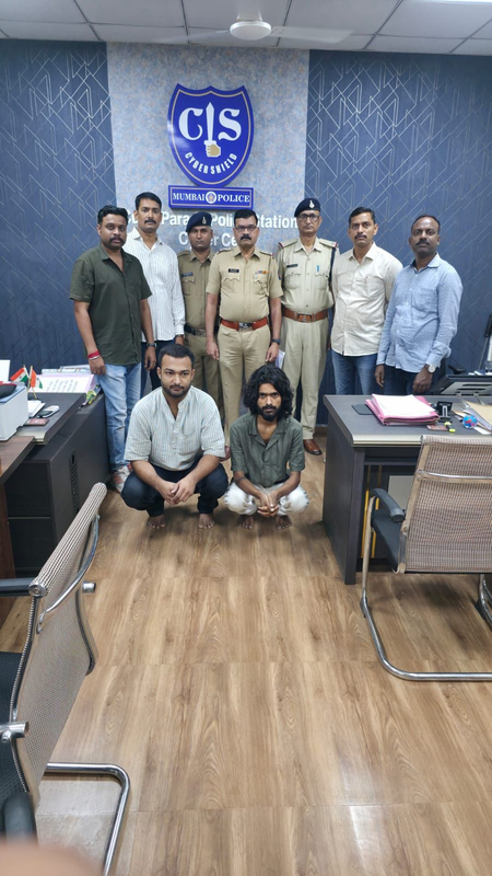 मुंबई में एयरफोर्स अफसर के घर फायरिंग और पुलिस को सोशल मीडिया पर चुनौती देने वाले दो बदमाश गिरफ्तार मुंबई में एयरफोर्स अफसर के घर फायरिंग और पुलिस को सोशल मीडिया पर चुनौती देने वाले दो बदमाश गिरफ्तार
