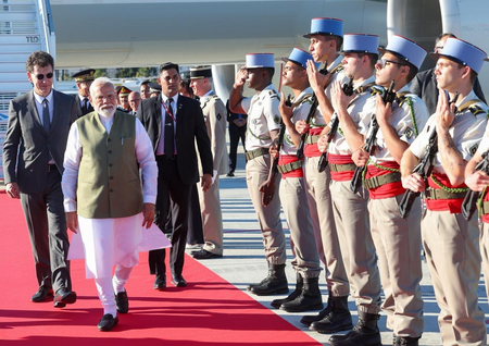 PM Modi arrives in Nice, strengthening India's bonds of friendship with its key development partners PM Modi arrives in Nice, strengthening India's bonds of friendship with its key development partners