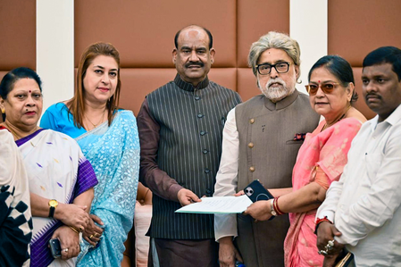 बंगाल की नई राजनीतिक पार्टी संसद के मानसून सत्र में कर सकती है एंट्री, फ्लोर लीडर का हुआ चुनाव बंगाल की नई राजनीतिक पार्टी संसद के मानसून सत्र में कर सकती है एंट्री, फ्लोर लीडर का हुआ चुनाव