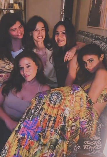 Mouni Roy drops ‘bridesmaids’ post days after announcing separation from husband Suraj Nambiar Mouni Roy drops ‘bridesmaids’ post days after announcing separation from husband Suraj Nambiar