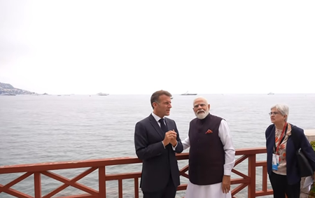 पीएम मोदी और फ्रांस के राष्ट्रपति मैक्रों ने नीस में विला केर्लियोस का किया दौरा पीएम मोदी और फ्रांस के राष्ट्रपति मैक्रों ने नीस में विला केर्लियोस का किया दौरा