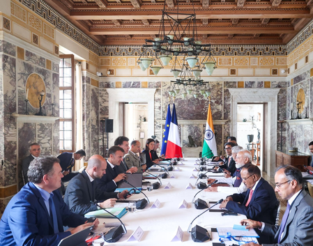 PM Modi holds 'exceptionally productive' talks with French President (Lead)