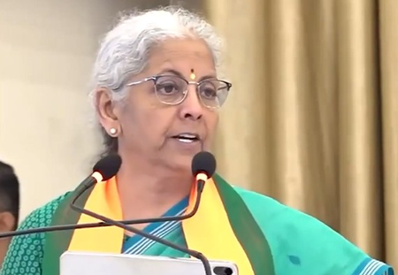निर्मला सीतारमण ने कांग्रेस सरकार के आरोपों का किया खंडन, बोली- कर्नाटक को केंद्र से मिला रिकॉर्ड फंड निर्मला सीतारमण ने कांग्रेस सरकार के आरोपों का किया खंडन, बोली- कर्नाटक को केंद्र से मिला रिकॉर्ड फंड