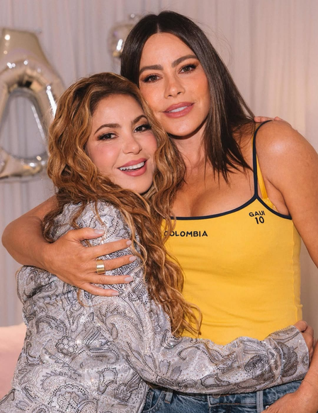 Sofia Vergara dances to 'Hips Don't Lie' as Shakira celebrates her landmark 100th show Sofia Vergara dances to 'Hips Don't Lie' as Shakira celebrates her landmark 100th show