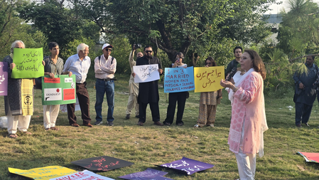 Pakistan: Aurat March holds protest march against acid attack on Quetta female doctor