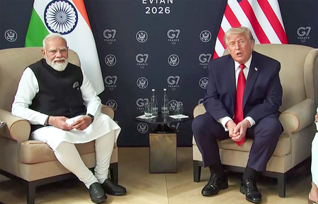 पीएम मोदी और राष्ट्रपति ट्रंप की फ्रांस में हुई पहली बैठक, व्यापार से लेकर पश्चिम एशिया तक 9 मुद्दों पर हुई चर्चा पीएम मोदी और राष्ट्रपति ट्रंप की फ्रांस में हुई पहली बैठक, व्यापार से लेकर पश्चिम एशिया तक 9 मुद्दों पर हुई चर्चा