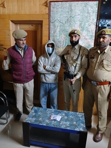 कुपवाड़ा पुलिस ने त्रेहगाम में एक ड्रग तस्कर को किया गिरफ्तार, चरस बरामद कुपवाड़ा पुलिस ने त्रेहगाम में एक ड्रग तस्कर को किया गिरफ्तार, चरस बरामद