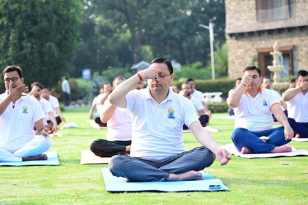 अंतरराष्ट्रीय योग दिवस से पहले लोगों ने किया योगाभ्यास, सीएम धामी बोले-योग को दिनचर्या का हिस्सा बनाएं अंतरराष्ट्रीय योग दिवस से पहले लोगों ने किया योगाभ्यास, सीएम धामी बोले-योग को दिनचर्या का हिस्सा बनाएं