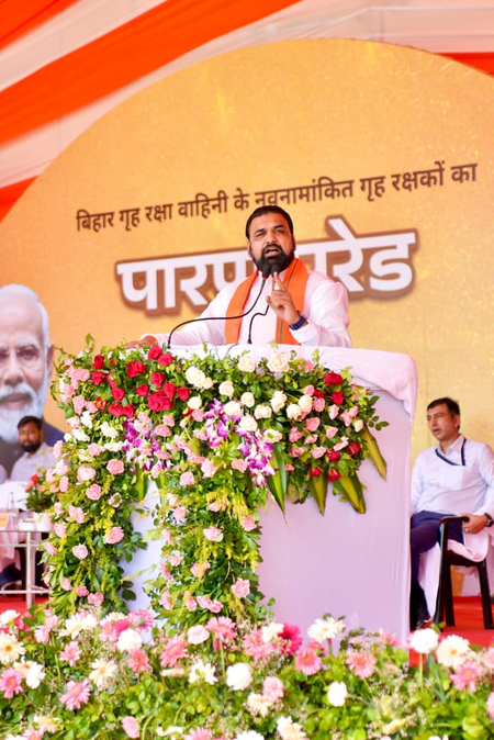 होमगार्ड जवानों की भूमिका से मजबूत होगी कानून व्यवस्था, पांच हजार ‘पुलिस दीदी’ होंगी तैनात सीएम सम्राट चौधरी होमगार्ड जवानों की भूमिका से मजबूत होगी कानून व्यवस्था, पांच हजार ‘पुलिस दीदी’ होंगी तैनात सीएम सम्राट चौधरी