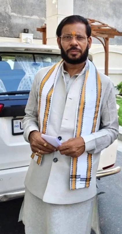 यूपी  मनोज पांडेय का अखिलेश से सवाल, ब्राह्मणों का सम्मान या चुनावी दिखावा
