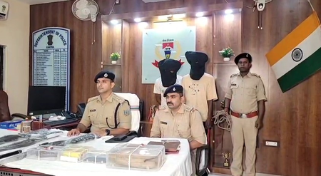 झारखंड चतरा में मुठभेड़ के बाद पुलिस ने अपहृत छह ग्रामीणों को छुड़ाया, पांच बदमाश गिरफ्तार झारखंड चतरा में मुठभेड़ के बाद पुलिस ने अपहृत छह ग्रामीणों को छुड़ाया, पांच बदमाश गिरफ्तार