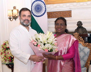 राहुल गांधी और मल्लिकार्जुन खड़गे ने राष्ट्रपति मुर्मू को दीं जन्मदिन की शुभकामनाएं राहुल गांधी और मल्लिकार्जुन खड़गे ने राष्ट्रपति मुर्मू को दीं जन्मदिन की शुभकामनाएं