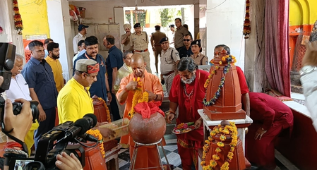 ललितपुर को मिली मेडिकल कॉलेज-फार्मा पार्क की सौगात, योगी बोले-माफिया और परिवारवाद ने बुंदेलखंड को किया था बर्बाद ललितपुर को मिली मेडिकल कॉलेज-फार्मा पार्क की सौगात, योगी बोले-माफिया और परिवारवाद ने बुंदेलखंड को किया था बर्बाद