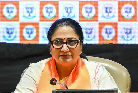 दिल्ली सरकार जनसेवा को जनता के द्वार तक पहुंचाने में पूरी तरह सफल रही सीएम गुप्ता दिल्ली सरकार जनसेवा को जनता के द्वार तक पहुंचाने में पूरी तरह सफल रही सीएम गुप्ता