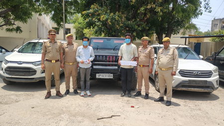 नोएडा अंतरराज्यीय लग्जरी वाहन चोर गिरोह का पर्दाफाश, दो आरोपी गिरफ्तार, तीन चोरी की कारें बरामद नोएडा अंतरराज्यीय लग्जरी वाहन चोर गिरोह का पर्दाफाश, दो आरोपी गिरफ्तार, तीन चोरी की कारें बरामद