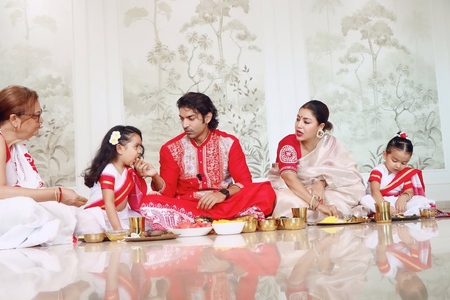 Gurmeet Choudhary & Debinna Bonnerjee enjoy family time during Jamai Shosthi Gurmeet Choudhary & Debinna Bonnerjee enjoy family time during Jamai Shosthi