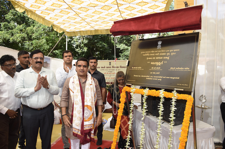 गुजरात उपमुख्यमंत्री ने सूरत में महिला आश्रय गृह की आधारशिला रखी गुजरात उपमुख्यमंत्री ने सूरत में महिला आश्रय गृह की आधारशिला रखी