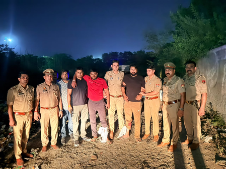हत्या के आरोपी पुलिस मुठभेड़ में हुए घायल, अवैध हथियार और बिना नंबर की बाइक बरामद हत्या के आरोपी पुलिस मुठभेड़ में हुए घायल, अवैध हथियार और बिना नंबर की बाइक बरामद