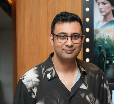‘राख’ के सेट पर पुरानी गाड़ियों के बेड़े पर प्रोसित रॉय बोले, कई हास्यास्पद घटनाएं हुईं ‘राख’ के सेट पर पुरानी गाड़ियों के बेड़े पर प्रोसित रॉय बोले, कई हास्यास्पद घटनाएं हुईं