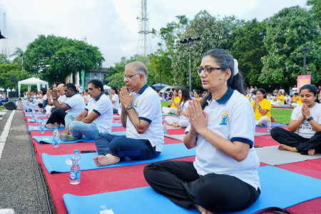 श्रीलंका से ऑस्ट्रेलिया तक मनाया जा रहा अंतरराष्ट्रीय योग दिवस, भारत में इजरायली राजदूत ने दी बधाई श्रीलंका से ऑस्ट्रेलिया तक मनाया जा रहा अंतरराष्ट्रीय योग दिवस, भारत में इजरायली राजदूत ने दी बधाई